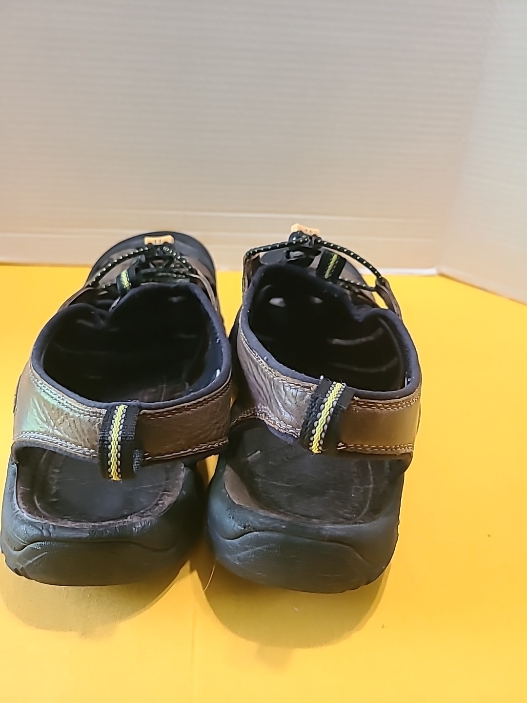 Sandali da trekking Keen da uomo Newport in pelle marrone impermeabili taglia 10