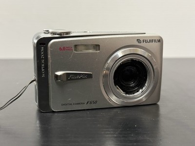 Fujifilm FinePix F Series F650 6.0MP Digital Camera - Silver