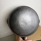 Victor Griswold No. 8 Cast Iron Skillet 722 w/Heat Ring Fry Pan - Very Nice
