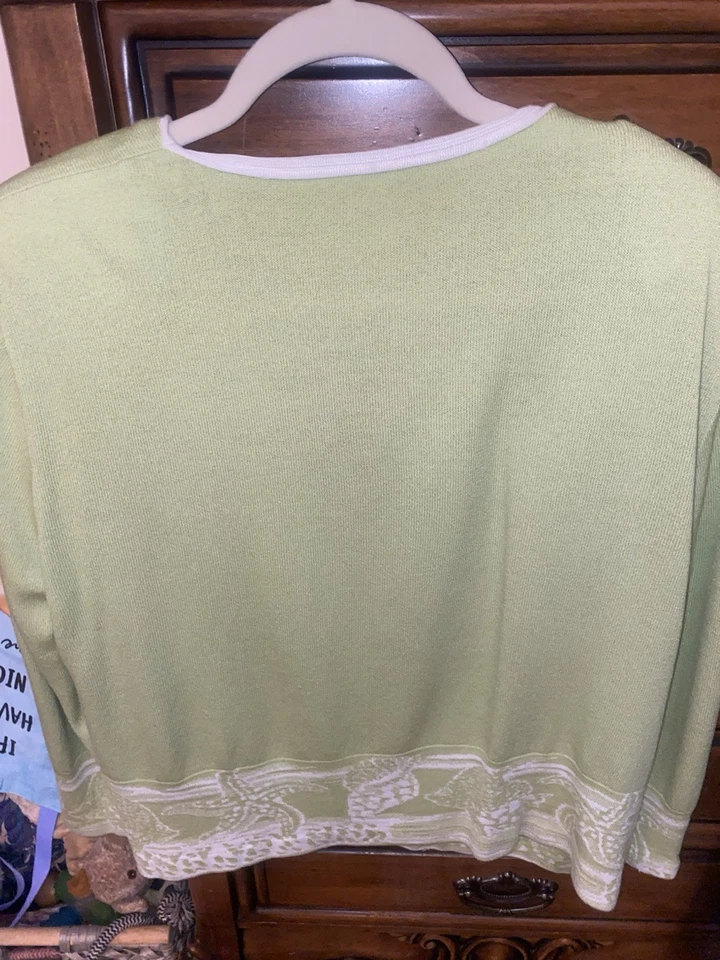 Suéter St. John Knits verde lima y blanco tiene agujeros pero precioso Foto 4 de 4