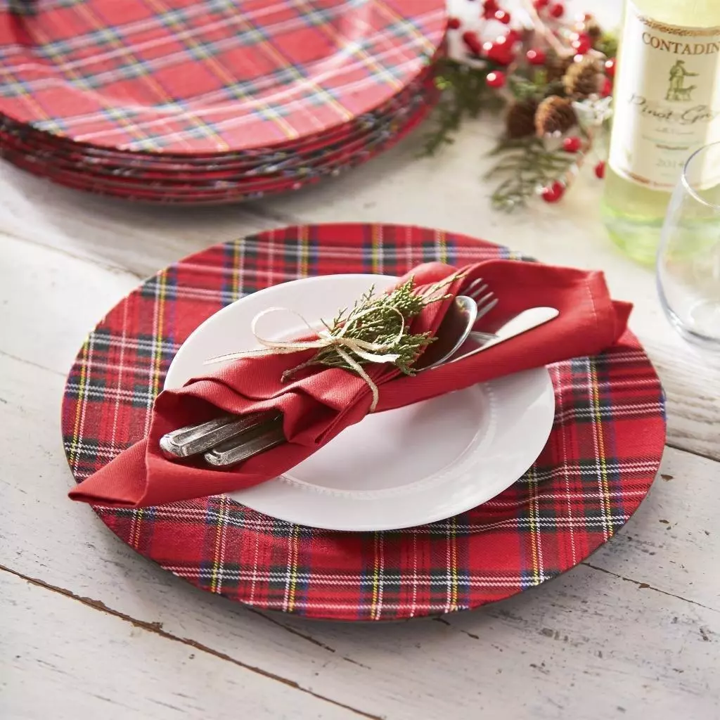 Plaid christmas clearance plates