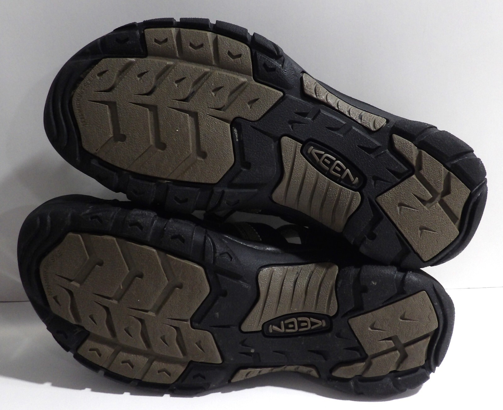 Sandali Keen Newport H2 uomo nero grigio pietra punta chiusa acqua taglia 9 indossati una volta