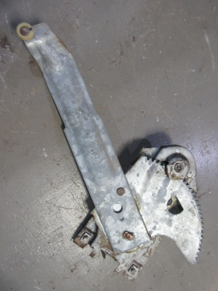 Chevrolet Caprice 1966 2 puertas techo rígido cuarto ventana regulador manivela pasajero Foto 2 de 2