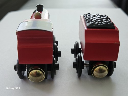 Trenino in legno Thomas Friends James Knapford ferrovia parlante RFID magneti oro - Foto 5 di 9