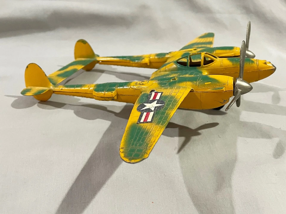 Vintage HUBLEY P-38 LIGHTNING FIGHTER METAL MODEL PLANE - Image 4 of 4