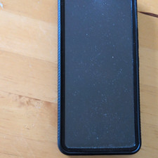 Samsung Galaxy A42 5G. Smartphone mit Schutzhülle.