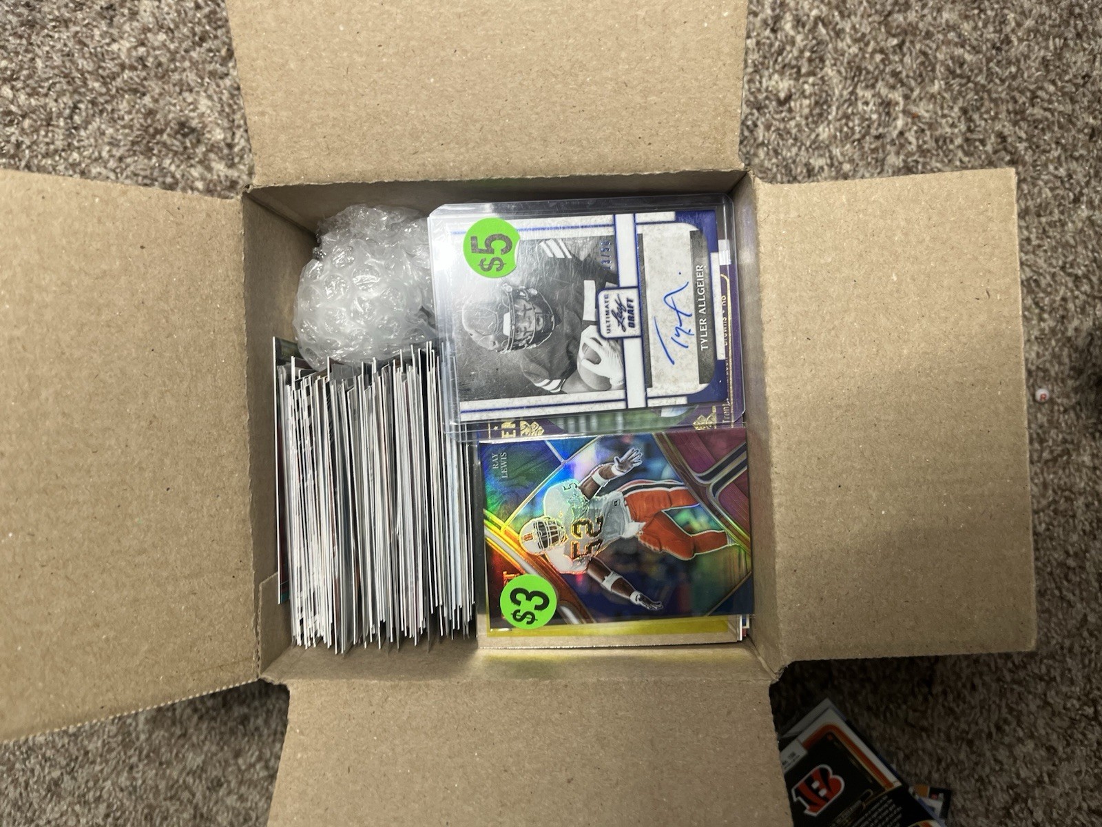 Loaded 600+ Card Lot 7 Patches, 3 Autos, 10#cards All Football Rc’s & Inserts🔥