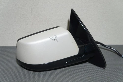 2015-2020 GMC YUKON DENALI OEM PASSENGER SIDE POWER SIDE MIRROR WHITE BLIND SPOT