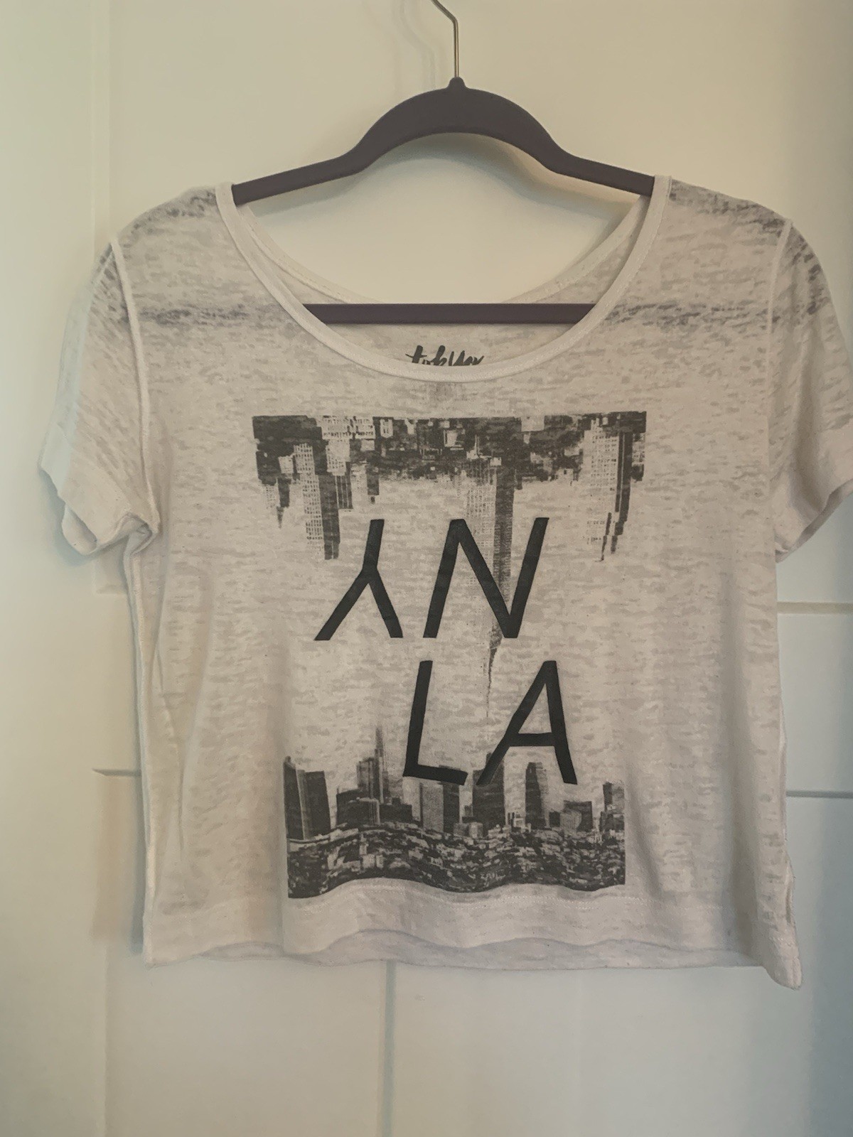 Aeropostale Women's Tokyo Darling  White Crop Graphic Tee NY LA Skyline XS
