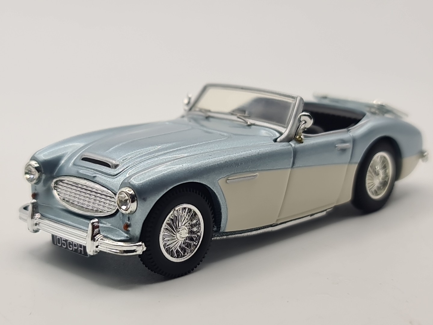 Vanguards VA05701 Austin Healey 3000 MkII Healey Blue White Boxed 1:43 Scale VGC