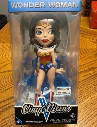 Vinyl Vixens WONDER WOMAN Figure 9" Tall Collectable DC Comics