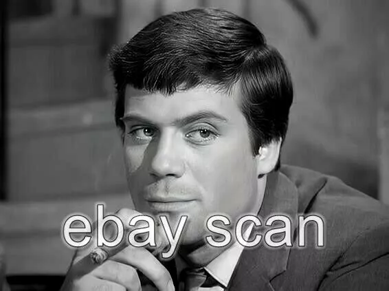 OLIVER REED ENGLISH ACTOR HANDSOME CANDID 8X10 PHOTO 3