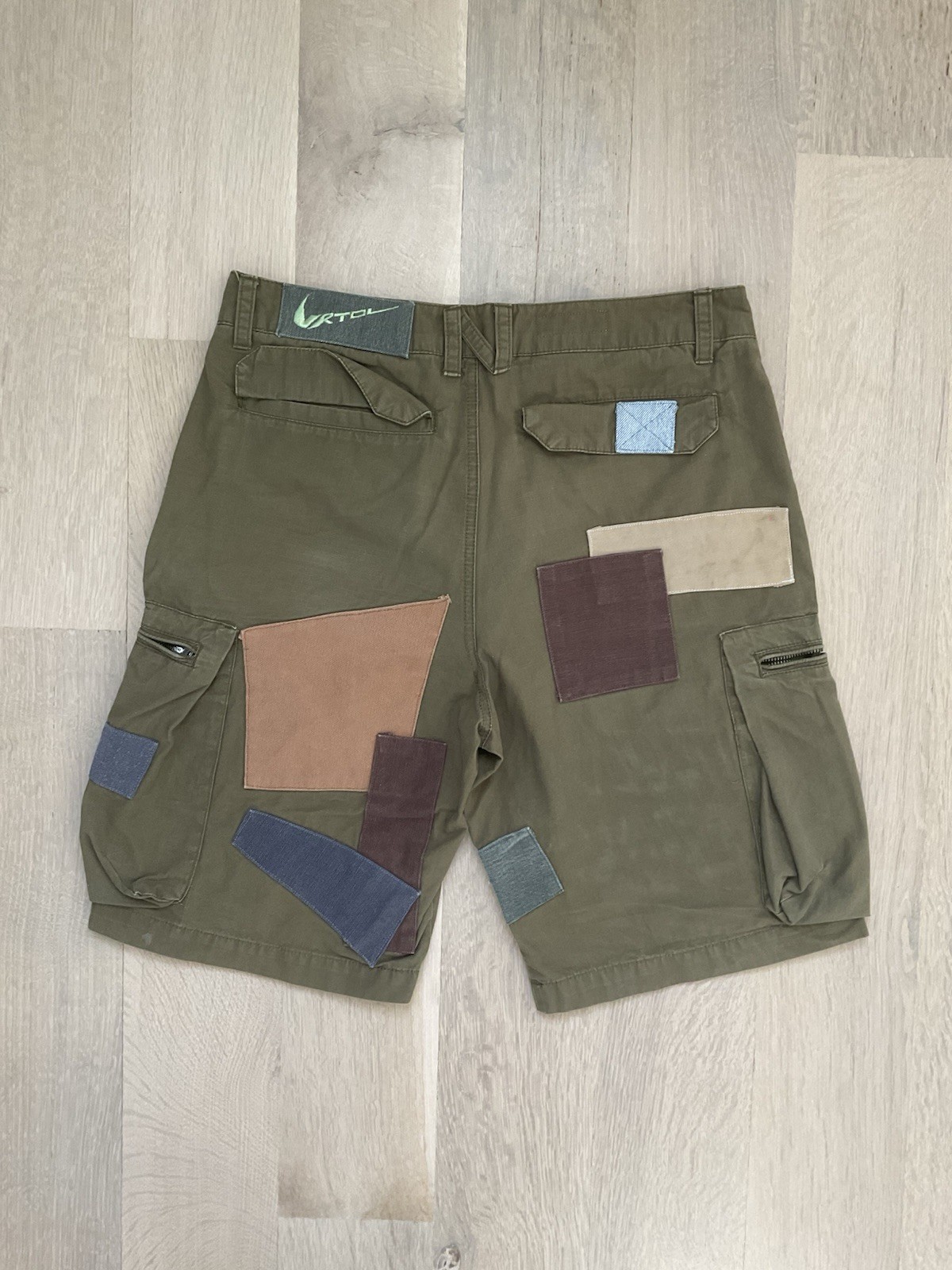 Nike x Vertical Studios Patchwork Cargo Shorts Ol… - image 2