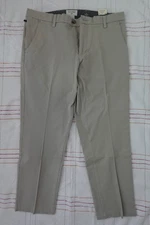 NWT Dockers Slim Tapered Chino Khaki W34 L29 362720007 92% Cotton 8% Elastane