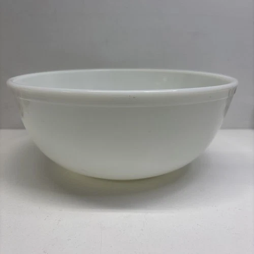 Vintage PYREX 404 White 4 Quart Mixing Nesting Bowl