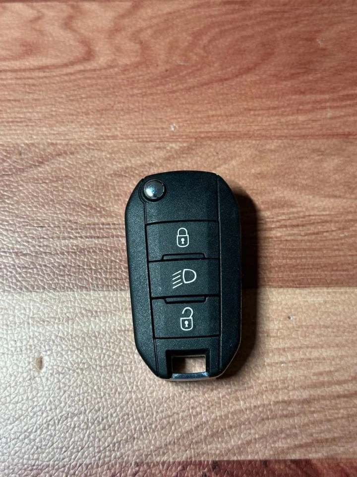 Peugeot Genuine Smart Key Car Key Fob, Used, Free Shipping pp1 Foto 2 de 4