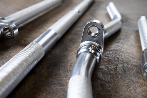 Knurled Grip Aluminum LAT Pull Down Curl Bar for Effective Strength Training - Picture 10 of 11