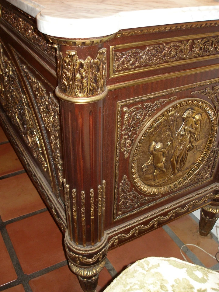 Antiguo siglo XX. Francés Fino Mohagany Credenza Bronce Ormolu Mármol Blanco 37x70x26 Foto 3 de 4