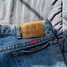 Vintage Wrangler Men s 36 x 32 Jeans Y2K Light Wash Classic 90s Era Jeans