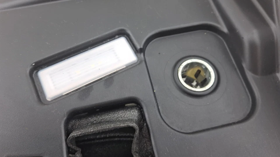 BMW 528I XDRIVE F10 2012-2016 lado derecho del pasajero debajo del tablero cubierta panel OEM Foto 2 de 4