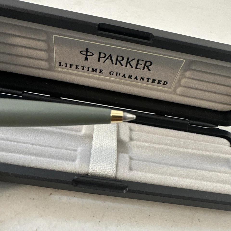 Bolígrafo Pink Parker en estuche Foto 2 de 4