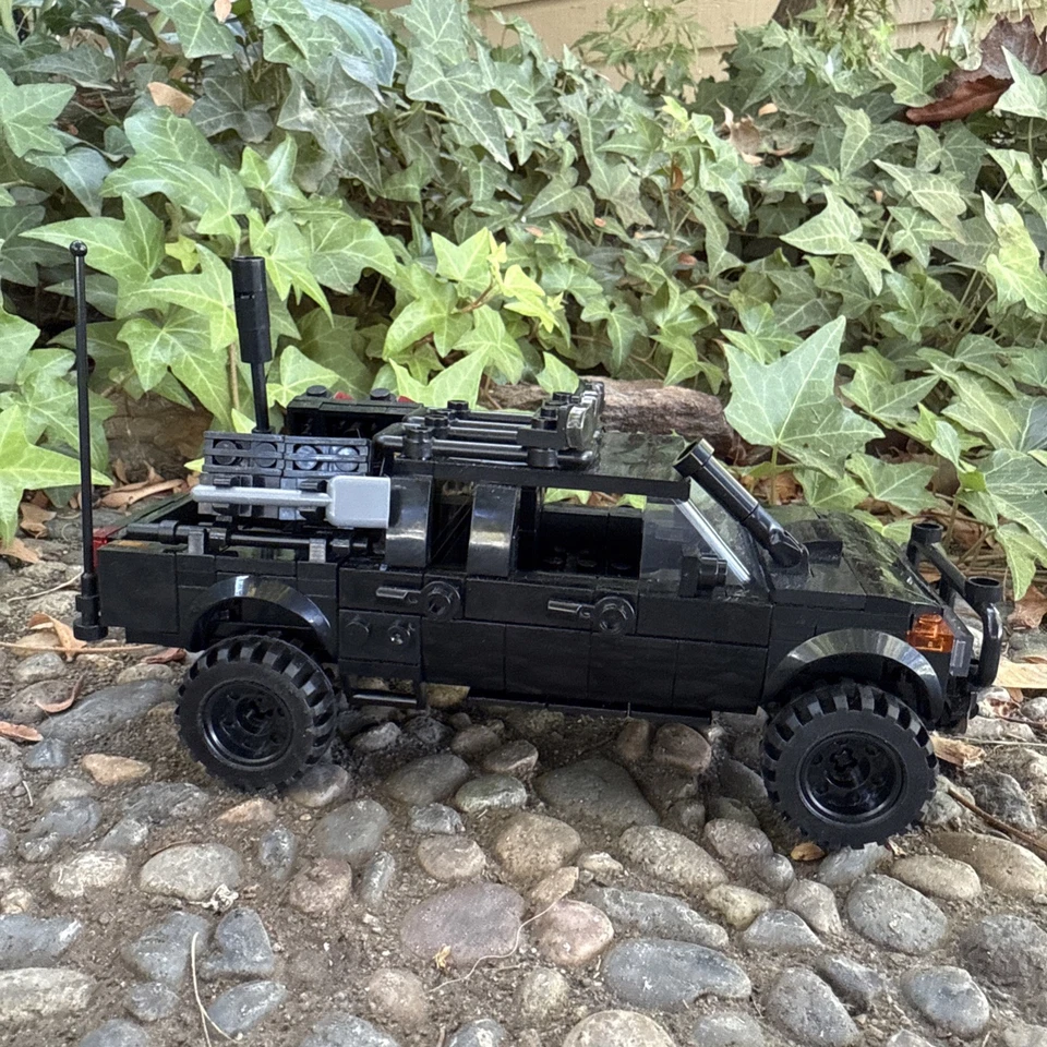 Technical Chevy Toyota Baja Hilux Building Blocks Off-Road 4x4 Truck Prerunner - Image 3 of 4