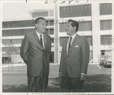 Foto de prensa 1969 paraguayos para asistir a entrenamiento de liderazgo en Interamericano
