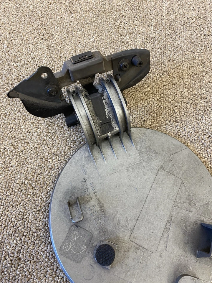 2003-2008 NISSAN 350Z GAS TANK FILLER DOOR LID OEM GRAY - Image 4 of 4