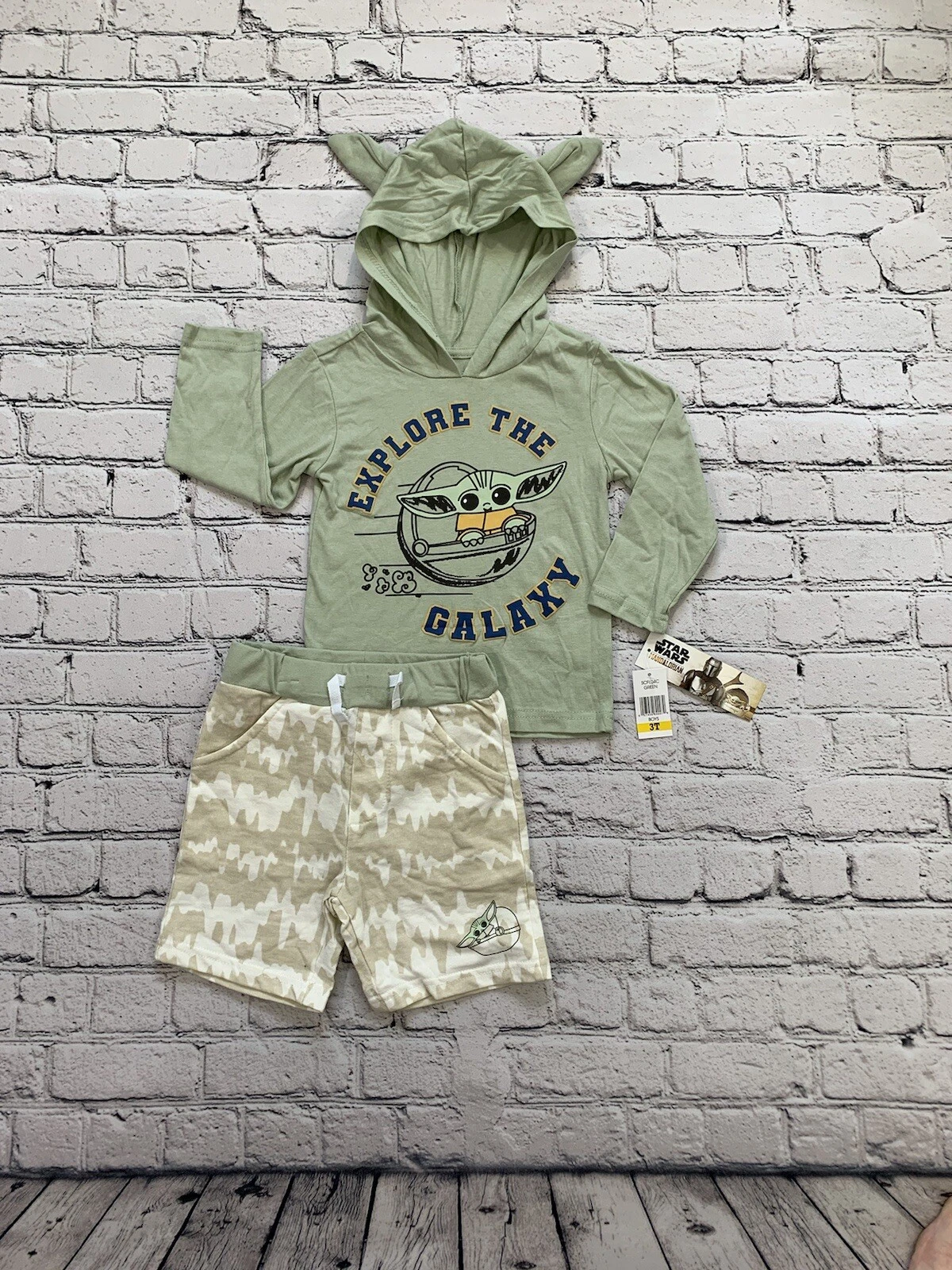NWT Disney's Boy's 3T Star Wars The Mandalorian Baby Yoda Hoodie & Shorts Set