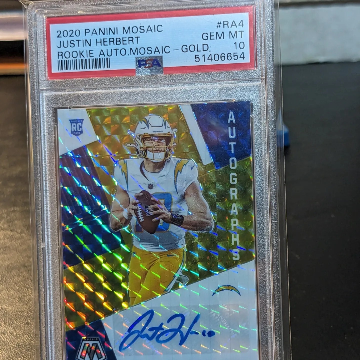 Justin Herbert Panini Mosaic Rookie Autographs Mosaic #RA4 Gold