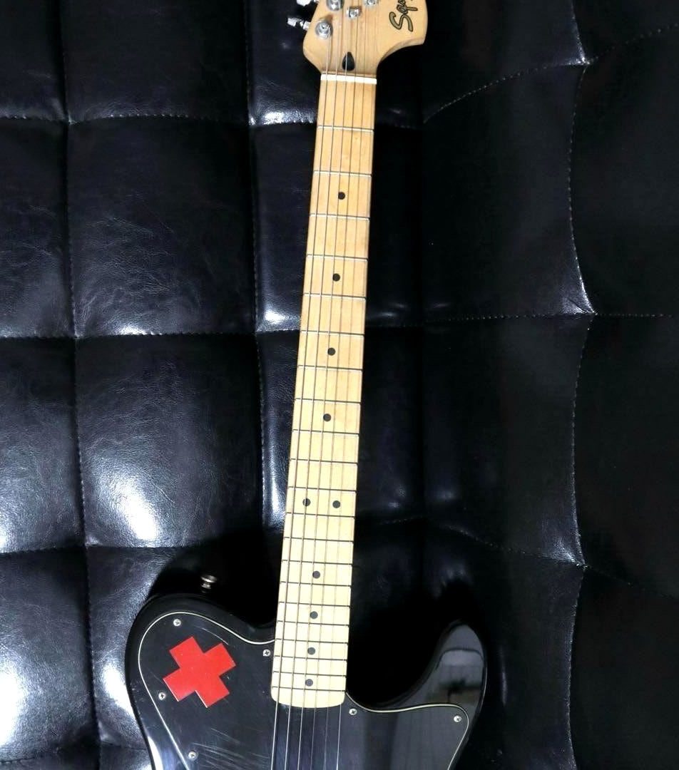 Squier by Fender Deryck Whibley Signature Guitar Black Squier by Fender Deryck Whibley Signature Guitar Black