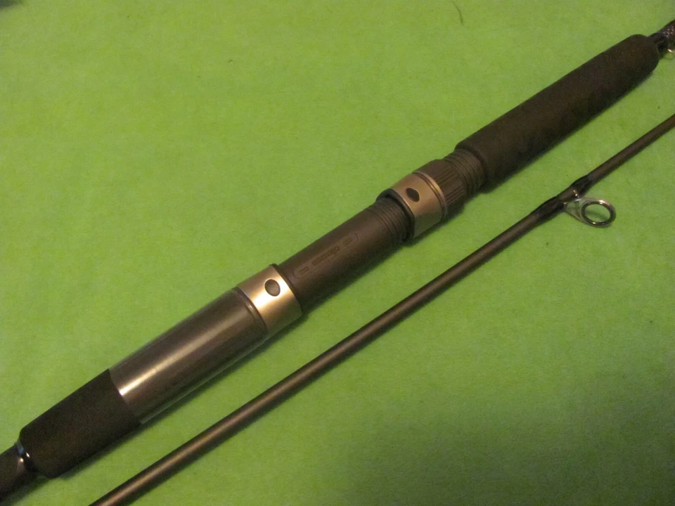 Okuma Rockaway 8' 0" caña de surf giratoria de acción media rápida de 2 piezas. Foto 2 de 4