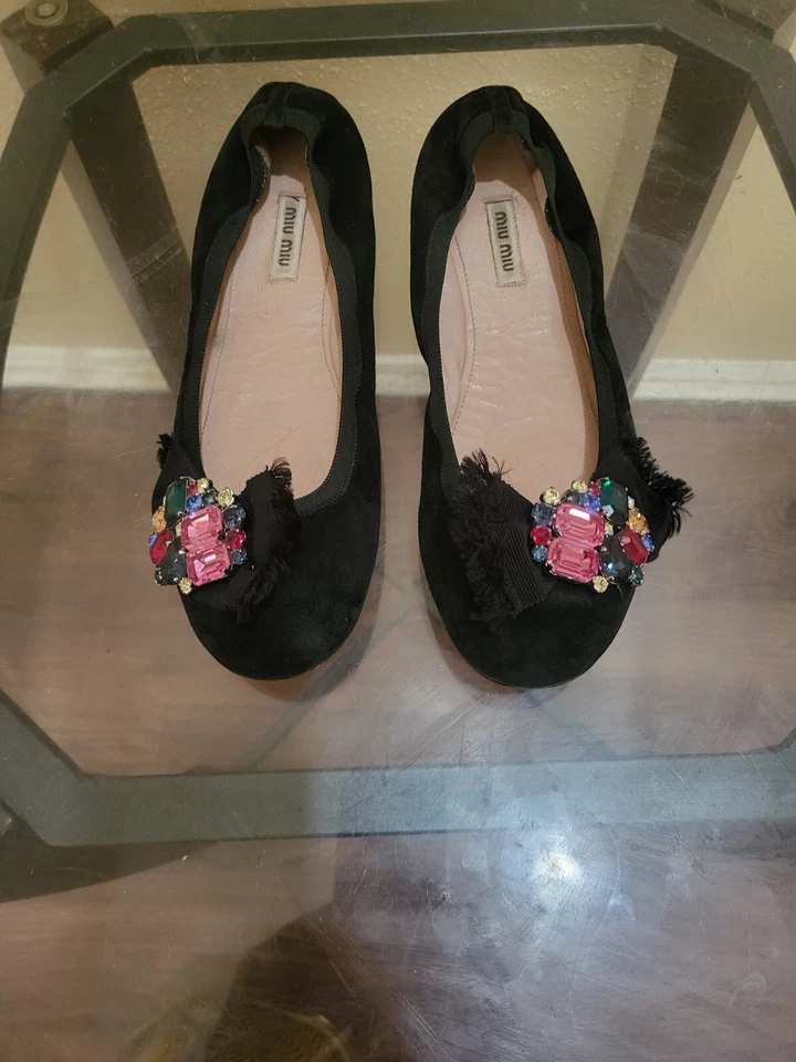 Zapatos planos para mujer Miu Miu de gamuza negra con piedras. Talla 40,5, estado en muy buen estado Foto 4 de 4