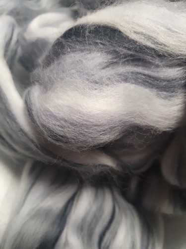 Merino Wool Tops 200gr "Tempest" 23 Microns Spinning Felting Crafts - Picture 6 of 8