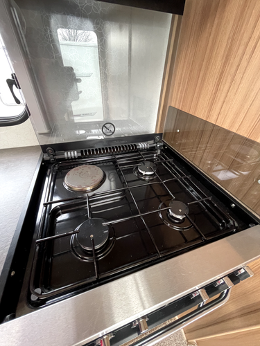 LUNAR CONQUEST 462 2 BERTH CARAVAN 2017 COMPLETE WITH LOADS OF EXTRAS, FOR SALE - Picture 13 of 16