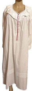 Eileen west nightgown Small Long Sleeves Ruffled V Neck