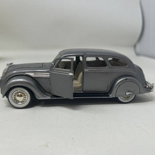 Signature 1936 Chrysler Airflow Die Cast Car - Picture 6 of 11