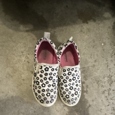 OshKosh Girls Floral Slip-On Flats Low Top Round Toe White Black Pink