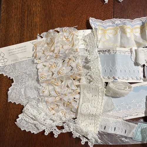 1.6# Craft Lot Lace Trim Flowers Buttons Rainbow Gallery Thread Zippers Misc - Picture 10 of 11