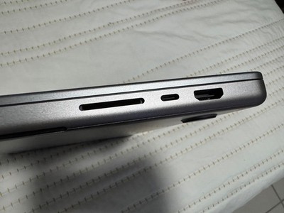 MacBook Pro 16” M2 Max | 64GB RAM | 1TB SSD | 38-Core GPU
