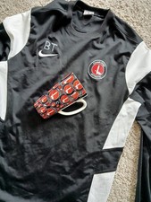 CHARLTON ATHLETIC rare playerworn Nike training top & big club mug,  M adults