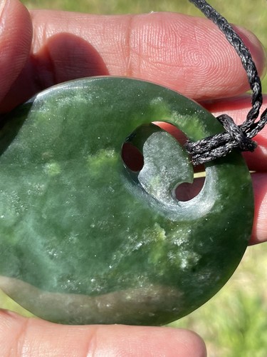 Nephrite Greenstone Pounamu Des HETHERINGTON's 'Stylised Bird DISC' JADE PENDANT - Picture 9 of 15