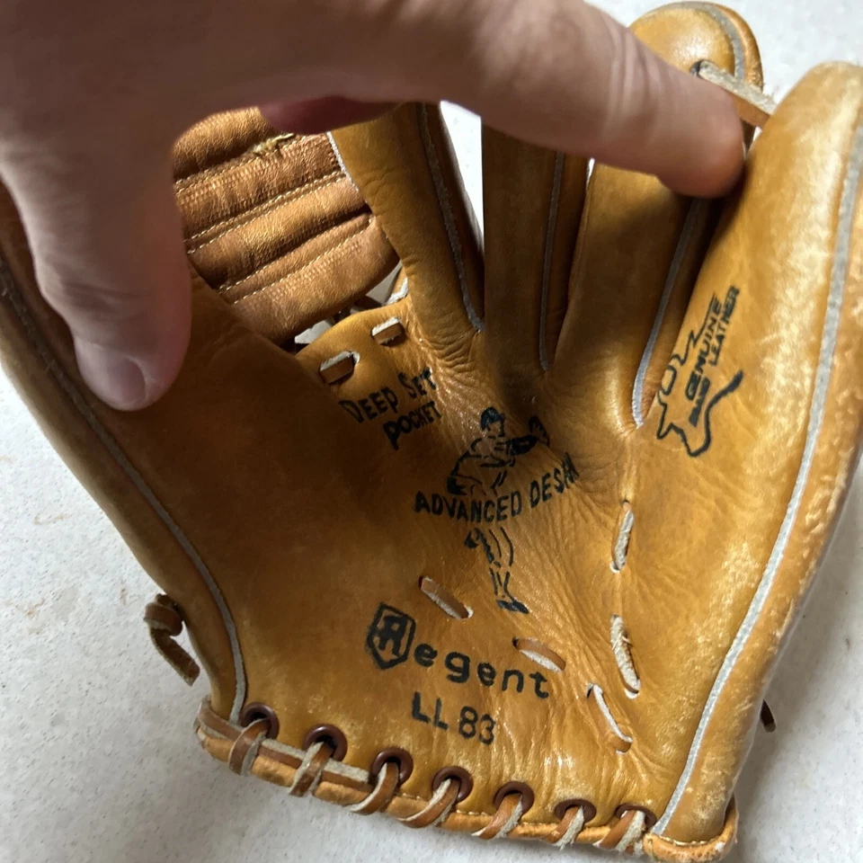 Vintage Regent Baseball Glove Model LL83 Right Hand Throw  - Image 4 of 4