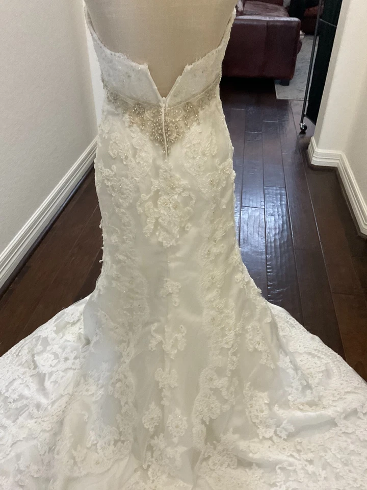 Casablanca Wedding Dress STYLE 2072 - Image 3 of 4