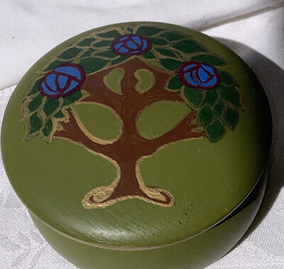 Vintage handbemalte grüne Schmuckschatulle aus Holz mit Macintosh Rosenbaum signiert
