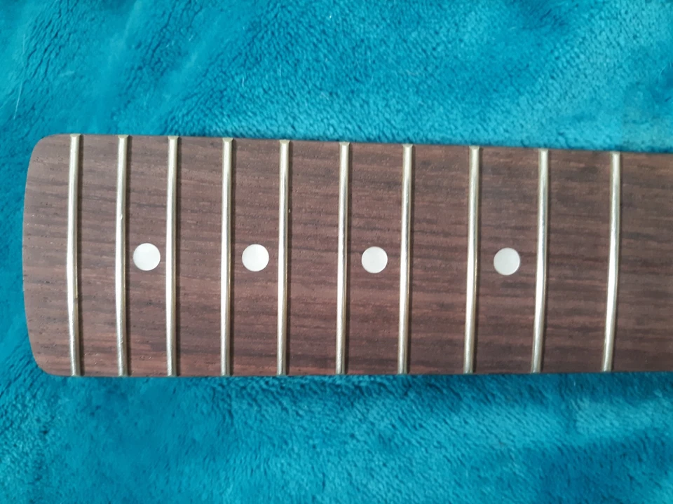 Cuello Stratocaster de palo de rosa macizo WD - 22 trastes (25352) Foto 3 de 4