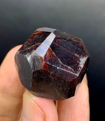 Atemberaubender polierter Granat Kristall von Skardo Pakistan_55 GM