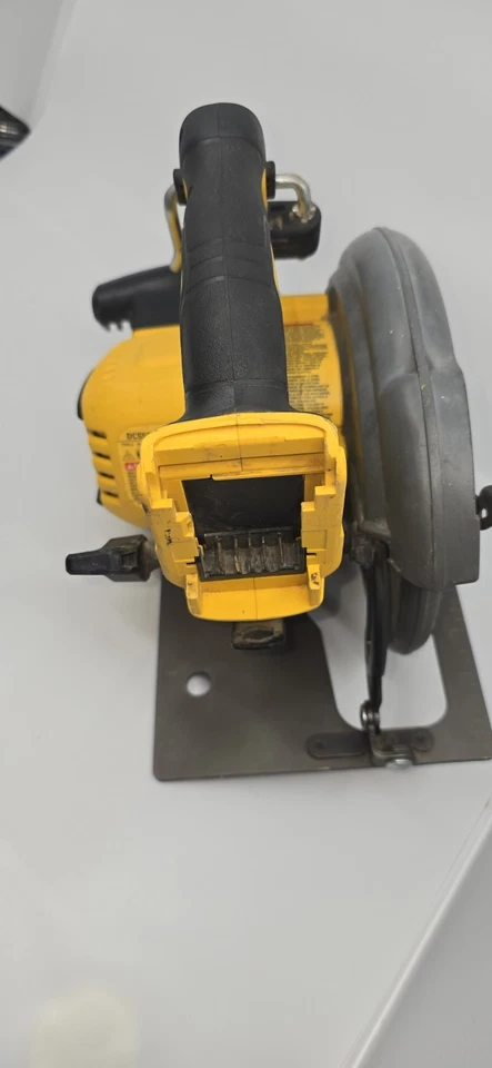 DeWalt DCS575 FlexVolt 60V Max 7-1/4" Cordless Circular Saw Tool Only  - w/Blade - Image 2 of 4