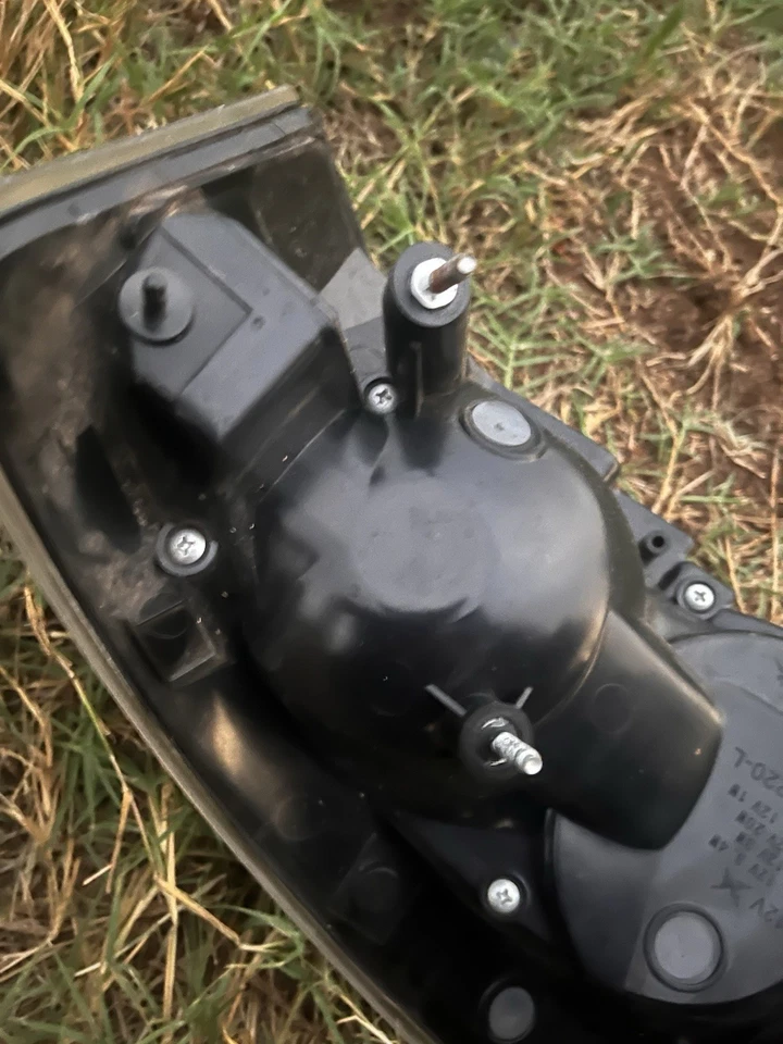 Lanterna traseira LED sequencial preta lâmpada de sinalização esquerda 2003-2007 Infiniti G35 Coupe - Imagem 3 de 4