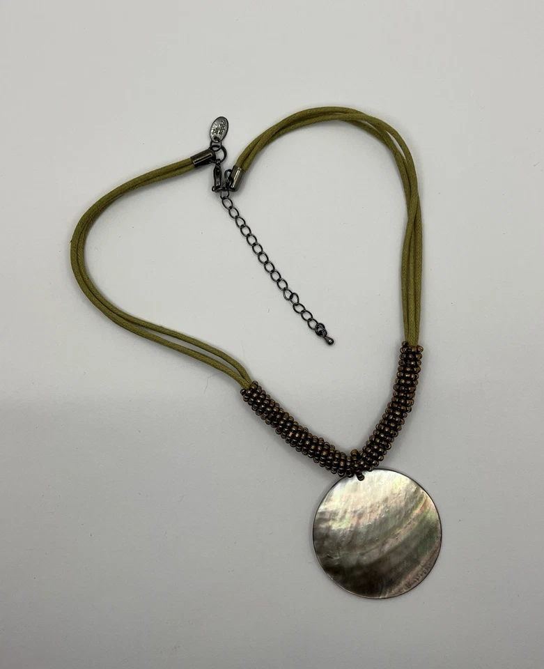 Collar Gargantilla Abulón Madreperla Lia Sophia “Luna Cosecha” Ajustable "16 a 18""" Foto 3 de 4